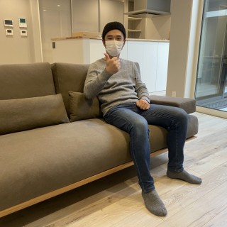 K様、この度はありがとうございます。お部屋の雰囲気との統一感が素敵に納まってますね。永くお使い頂ければと思います。大山